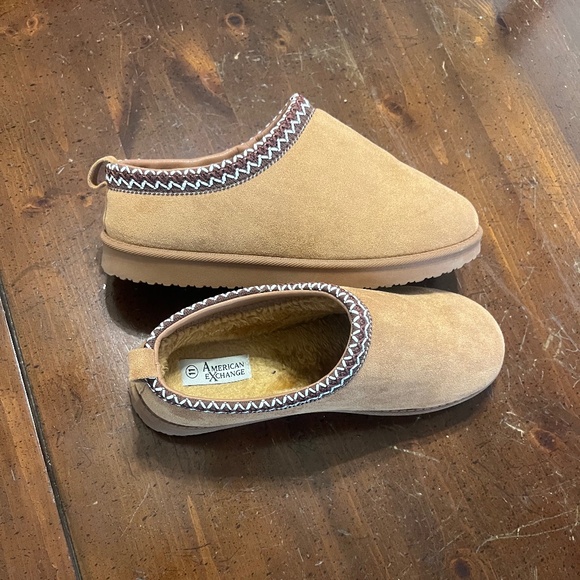 American Exchange Women’s Tan Clog Slippers - Size XL (Worn Twice) - Picture 1 of 2